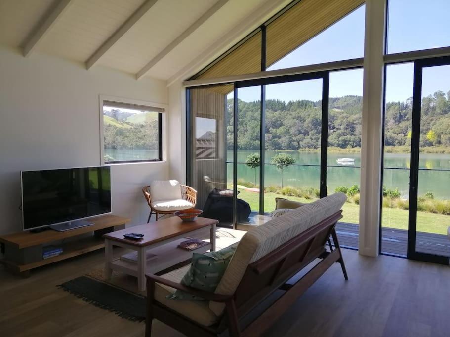 Appartement Purangi Waterfront Retreat à Cooks Beach Extérieur photo